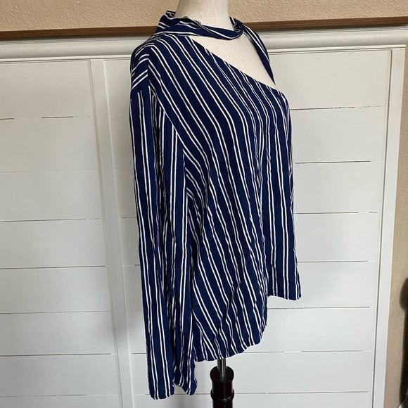 Jack by BB Dakota Vertical Stripe‎ One Shoulder Choker Blouse - Picture 3 of 13